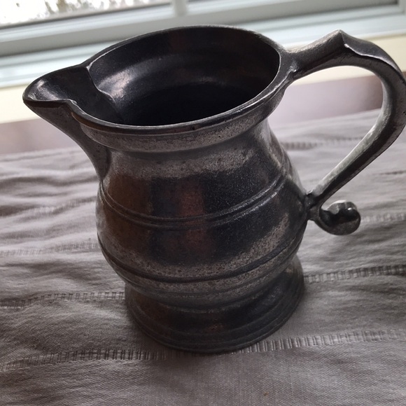 Wilton Armetale Plough Tavern Cream and Sugar Set - Picture 4 of 6